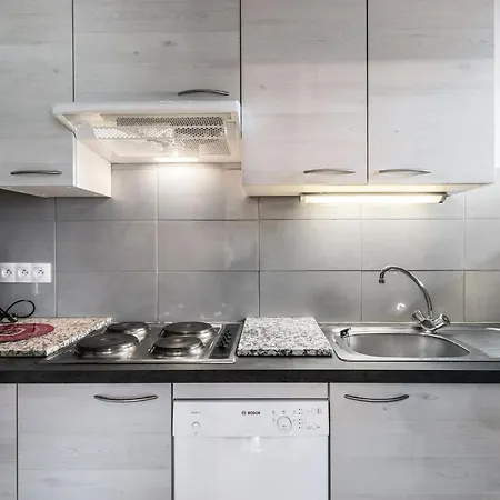 - Studio 484 Apartment